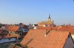 Appartement Vente 3 chambres à Geispolsheim - 397 000 € Situé dans Geispolsheim Village à proximité des commerces, écoles et transports à seulement 15km de Strasbourg, venez visiter cet appartement au premier étage d'une maison de Maitre.Ce bien au calme et sans vis à vis, lunmineux et traversant aux volumes généreux comprend au rdch une entrée donnant accès à la fois a 1 caves et aux étages supérieurs. Le premier niveau (141m2) se compose d'un vaste séjour baigné de lumière de 45m2 donnant sur un balcon, d'une grande cuisine, de 3 chambres et d'une spacieuse salle de bain avec wc. Au 2e étage se trouve un magnifique et très large comble (167m2 au sol), isolé et doté de très grands velux. Ce comble restant à aménager.Il y a possibilité de créer un duplex d'une surface habitable de 231m2 soit de réaliser 2 appartements totalement indépendants ou d'imaginer un appartement complété d'un espace professionnel.Ce logement au fort potentiel bénéficie également d'une cour privative de 105m2, et d'une terrasse.L'appartement est équipé du chauffage individuel au gaz, très bien isolé et superbement exposé. Cette petite copropriété (2lots) bénéficie d'une entrée indépendante. Pas de charges communes en dehors de l'assurance du Bâtiment.Prix de Vente 397 000 ' TTC (4,47% d'honoraires)