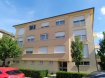 Appartement Vente 3 chambres à Howald - 690 000 € TEMPOCASA MONDORF vous propose en exclusivité un magnifique appartement de +- 95m2 avec cave et garage avec une vue imprenable et tranquille dans une superbe résidence très bien entretenue et entièrement rénové dans la zone la plus calme et agréable d'Howald. Toiture refaite il y a 3ans Façade refaite il y a 2 ans Nouveaux balcons Nouvelle chaufferie Etc... Pas de travaux à prévoir. L'appartement se compose comme suit: 1 hall d'entrée 1 salon et salle à manger avec accès balcon exposé Sud. 1 cuisine équipée séparé avec accès sur un 2ème balcon (possibilité de faire une cuisine ouverte) 2 grandes chambres 1 petite chambre ou bureau 1 WC séparé 1 salle de douche 1 belle cave 1 garage avec acces immeuble Pour tout renseignement veuillez nous contacter au 661 268 372 ou au 26 54 31 48
