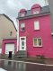 Maison Vente 3 chambres à Pétange - 800 000 € Maison de ville, libre de 3 côtés ayant été totalement rénovée il y a 3 ans, se compose comme suit : RDCH : Double salon de +/- 40 m², nouvelle cuisine équipée avec accès directe à l'extérieur. 1er étage : Grande chambre parentale avec dressing fait sur mesure, sale de bains avec douche italienne.2ième étage : 2 chambres à coucher dont une avec 18 m².Sous-sol : grande cave complètement carrelée, 1 salle de douche et 1 bureau.Garage pour une grande voiture, voir même véhicule utilitaire.N'hésitez pas à nous contacter pour avoir plus d'informations.Pour plus de renseignements ou une visite des lieux (également possibles le samedi sur rdv), veuillez nous contacter au 28.66.39.1.Les prix s'entendent frais d'agence de 3 % TVA 17 % inclus.