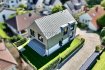 Maison individuelle Vente 5 chambres à Hesperange - 2 399 000 € immohub, votre partenaire immobilier à Hesperange - Holleschbierg, vous propose en exclusivité cette magnifique maison unifamiliale libre de quatre côtés, érigée sur un terrain de 3,60 ares, dans une cité résidentielle sans trafic de passage et particulièrement prisée.
Ce bien, entièrement rénové et transformé de fond en comble entre 2023 et 2025, se distingue par son architecture élégante et ses finitions haut de gamme, conçues par le bureau d'architecture NOVANTATRE.
Rez-de-chaussée :
-Hall d'entrée avec garde-robe sur mesure (CASAMILANO) : 9,80 m²
-WC séparé : 1,50 m²
-Chambre I / Bureau : 12,50 m²
-Double séjour avec accès à la terrasse couverte : 41,30 m²
-Cuisine indépendante entièrement équipée (CASAMILANO) avec accès terrasse : 11,00 m²
-Terrasse couverte : 20,00 m²
-Jardin : +/- 150 m²
1er étage :
-Hall de nuit avec garde-robe sur mesure : 13,00 m²
-Salle de douche avec douche à l'italienne, WC, et lavabo : 8,50 m²
-Chambre II avec garde-robe sur mesure : 14,40 m²
-Chambre III avec garde-robe sur mesure et bureau : 18,40 m²
-Chambre IV : 16,00 m²
-Chambre V - Suite parentale avec salle de douche et dressing sur mesure : 27,00 m²
2e étage :
-Grenier accessible par trappe
Sous-sol :
-Hall de cave : 9,80 m²
-Local technique (chaudière gaz Buderus, 2025) : 11,00 m²
-Buanderie : 14,50 m²
-Garage double (porte motorisée Hörmann) : 37,00 m²
Informations complémentaires :
-Surface habitable : ±190 m²
-Surface brute : ±246 m²
-Terrasse : ±20 m²
-Jardin : ±150 m²
-Année de construction : 1959
-Rénovation complète : 2023-2025
-Chauffage au gaz (Buderus 2025) avec chauffage au sol
-Domotique
-Panneaux solaires (production d'eau chaude)
-Connexion fibre optique
-Exposition jardin et terrasse : Nord-Ouest
-Menuiseries PVC, triple vitrage, volets électriques
Entreprises intervenantes :
-Maître d'ouvrage : immohub SARL
-Architecte : Novantatre
-Sanitaire : Art Thermic / Sovem
-Gros-œuvre : Bati Deco
-Menuiseries : Luxfermetures
-Électricité : L.E.F.
-Parquet : Steinhäuser
-Cuisine, garde-robes et luminaire du hall d'entrée : Casamilano
-Aménagement paysager : MN Jardinage / Machado