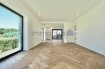 Maison individuelle Vente 5 chambres à Hesperange - 2 299 000 € immohub, votre partenaire immobilier à Hesperange - Holleschbierg, vous propose en exclusivité cette magnifique maison unifamiliale libre de quatre côtés, érigée sur un terrain de 3,60 ares, dans une cité résidentielle sans trafic de passage et particulièrement prisée.
Ce bien, entièrement rénové et transformé de fond en comble entre 2023 et 2025, se distingue par son architecture élégante et ses finitions haut de gamme, conçues par le bureau d'architecture NOVANTATRE.
Rez-de-chaussée :
-Hall d'entrée avec garde-robe sur mesure (CASAMILANO) : 9,80 m²
-WC séparé : 1,50 m²
-Chambre I / Bureau : 12,50 m²
-Double séjour avec accès à la terrasse couverte : 41,30 m²
-Cuisine indépendante entièrement équipée (CASAMILANO) avec accès terrasse : 11,00 m²
-Terrasse couverte : 20,00 m²
-Jardin : +/- 150 m²
1er étage :
-Hall de nuit avec garde-robe sur mesure : 13,00 m²
-Salle de douche avec douche à l'italienne, WC, et lavabo : 8,50 m²
-Chambre II avec garde-robe sur mesure : 14,40 m²
-Chambre III avec garde-robe sur mesure et bureau : 18,40 m²
-Chambre IV : 16,00 m²
-Chambre V - Suite parentale avec salle de douche et dressing sur mesure : 27,00 m²
2e étage :
-Grenier accessible par trappe
Sous-sol :
-Hall de cave : 9,80 m²
-Local technique (chaudière gaz Buderus, 2025) : 11,00 m²
-Buanderie : 14,50 m²
-Garage double (porte motorisée Hörmann) : 37,00 m²
Informations complémentaires :
-Surface habitable : ±190 m²
-Surface brute : ±246 m²
-Terrasse : ±20 m²
-Jardin : ±150 m²
-Année de construction : 1959
-Rénovation complète : 2023-2025
-Chauffage au gaz (Buderus 2025) avec chauffage au sol
-Domotique
-Panneaux solaires (production d'eau chaude)
-Connexion fibre optique
-Exposition jardin et terrasse : Nord-Ouest
-Menuiseries PVC, triple vitrage, volets électriques
Entreprises intervenantes :
-Maître d'ouvrage : immohub SARL
-Architecte : Novantatre
-Sanitaire : Art Thermic / Sovem
-Gros-œuvre : Bati Deco
-Menuiseries : Luxfermetures
-Électricité : L.E.F.
-Parquet : Steinhäuser
-Cuisine, garde-robes et luminaire du hall d'entrée : Casamilano
-Aménagement paysager : MN Jardinage / Machado