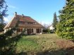 Maison Vente 3 chambres à Hettange-Grande - 540 000 € Maison Hettange Grande 6 pièce(s). Maison individuelle de 180 m² habitables, sise sur un terrain clos de 17 ares . Elle se compose au rez de chaussée d'un grand hall d 'entrée avec de nombreux rangements; une cuisine équipée de 18 m² contiguë au salon séjour de 50 m² avec cheminée et accès terrasse . Une chambre de 15 m², une salle de bains avec douche et WC. Une buanderie et un double garage (côte à côte) complètent le rez de chaussée .Au 1er, deux chambres de 17 m² et 18 m² , une seconde salle de bains avec douche, baignoire et WC .De plus, vous trouverez une grande pièce sur dalle avec mezzanine d'environ 70 m² à aménager . Construction de 1993. Aucune anomalie Gaz / Électricité. Absence d'amiante.DPE classe CImmodm 03 82 57 31 87