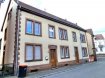 Immeuble de rapport Vente à Ingwiller - 199 000 € Immeuble mixte proche de la gare d’Ingwiller
RDC 76 m2, bail professionnel en cours
A l étage un appartement sur 2 niveaux F6
Surface totale au sol 172 m2 - Surface totale loi carrez 138 m2
Description :
RDC 76 m2 : local professionnel
5 pièces , cuisine et WC
1er étage 75 m2
Couloir
Une cuisine équipée (3,65m x 2,70 m)
Chambre 13 m2 (3,55m x 3,70 m)
SAM et séjour 28 m2
Chambre 18 m2 (3,50 m x 5,20 m)
SDB comprenant 1 douche à l’italienne et 1 vasque
WC séparé
Chauffage central pour cet étage
Second étage mansardé
2 Chambres (surface au sol 4 m x 5 m)
1 grande pièce séjour et loisirs (surface au sol 6 m x 2,80m)
Une SDB comprenant une baignoire, une vasque et un WC
Chauffage individuel électrique
Divers indications :
Copropriété comprenant 8 lots dont 2 logements, aucune procédure en cours
Charges mensuelles 290 € (moyenne sur 3 ans, le chauffage, l’assurance et la taxe foncière )
Plusieurs caves
Fenêtres PVC double vitrage, volets roulants
Pas de travaux importants à prévoir pour la copropriété (toit refait, il y a une dizaine d’année)
Chaudière à gaz pour le RDC et le 1er étage (second dernier étage chauffage électrique.)
Diagnostic performance énergétique E
Taxe foncière 800 €
L’appartement 1er et second étage sera libre d’occupation
Prix : 199 000 €
• (Frais de notaire en sus, honoraires d’agence à la charge du vendeur)
L’appartement spacieux et lumineux, habitable immédiatement peut être transformé en 2 appartements, le RDC est occupé par une activité libérale qui a sa propre entrée.
La proximité de l’hôpital ‘’le Neuenberg ‘’est un plus pour l’offre en location.
La ville d’Ingwiller compte 4200 habitants est facilement accessible par la route, les activités commerciales et artisanales sont très soutenues et variées, la gare SNCF permet de se rendre rapidement à Strasbourg (12 liaisons/ jour environ 30 minutes)
La commune se situe dans le parc naturel des Vosges du nord ou la biodiversité de la région lui confère un cadre de vie rural propice à l'évasion.
PHOTOS COMPLÉMENTAIRES SUR DEMANDE
Pierre Bernhardt Négociateur indépendant en immobilier
Tel 06 07 47 40 05 Siren: 315571521 Agent mandataire de : Sarl IMGELOC siège social 17 rue des Romains 67110 Niederbronn les Bains ret 50092522700018 Carte Prof. N° 661/2007 Mandat nr 332 019