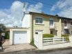 Maison jumelée Vente 3 chambres à Longwy - 165 000 € Agréable maison jumelée T5 sur 3.75 ares avec garage attenant.
RDC : Entrée, séjour-salon, cuisine équipée avec accès terrasse arrière et coin repas, salle de bains avec douche à l’italienne et WC
1et étage : dégagement, trois chambres dont une avec balcon, salle de bains avec baignoire et WC,
S/Sol : deux caves
Le chauffage est au gaz et la chaudière a 1 an, double vitrage PVC avec volets roulants, la porte du garage PCV est neuve.
Beau jardin sans vis-à-vis et terrasse sur l’arrière de la maison.