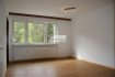 Appartement Location 1 chambre à Bollendorf-Pont - 750 € -- FR --IMMO EXCELLENCE vous propose ce joli appartement d'une surface habitable de 52.30 m2 situé au dernier et troisième étage d'un immeuble. L'appartement se compose comme suit : Un hall d'entrée ( 6.11 m2 ), une belle et moderne cuisine équipée ( 8.54 m2 ), un double séjour ( 17.44 m2 ), une chambre-à-coucher ( 12.25 m2 ), une salle-de-douche ( 5.13 m2 ), un débarras avec raccordement pour une machine-à-laver ( 2.83 m2 ). Plusieurs emplacements pour voiture à proximité. L'appartement se situe à seulement 10 minutes d'Echternach. Ref agence :3426763