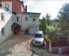Maison Vente 2 chambres à Helmdange - 695 000 € HOMESELL Immo vous propose une maison atypique à rénover qui se compose comme suit:Partie habitable accessible à l'étage qui donne de suite sur le salon, 1 grande chambre, 1 bureau (utilisé en tant que chambre enfant) 1 salle de douche, cuisine traversant vers un espace salon qui par la suite donne accès vers un jardin de +/- 2ares. Sur la partie rez-de-chaussée nous disposons d'un garage avec un espace atelier ainsi que d'un studio de +/- 40m² (chambre, cuisine et salle de bain) actuellement en location.Les intéressés auront aussi la possibilité d'acquérir à l'arrière de cette parcelle un très grand jardin de 3,69a.