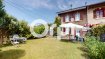 Maison Vente 3 chambres à Villerupt - 285 000 € ORPI VILLERUPT IMMOBILIER vous propose en exclusivité cette coquette maison T5 de 125 m² située en plein centre de Villerupt. Elle se compose d'une entrée desservant une grande cuisine dinatoire de 20 m² ouverte sur la terrasse et le jardin, un séjour de 20 m² et une salle de bains / buanderie. A l'étage la maison dispose de deux grandes chambres de 12 et 20 m², ainsi qu'une salle de bains. Les combles sont aménagés en une troisième chambre de 20 m² avec placards. Un garage neuf agrémente le tout. Le bien est posé sur une parcelle de 300m². Située en plein centre ville, cette maison vous séduira pour sa luminosité, son agencement et sa proximité immédiate à pied de toutes commodités et des transports pour le Luxembourg. Plus d'information et visite virtuelle directement sur le site ORPI. Pour plus de renseignements contacter Aurore au 06 78 34 12 12