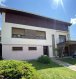 Maison Vente 3 chambres à Waldhambach - 171 000 € Maison individuelle 5 pièces 124 m². Nord Sud Immobilier a le plaisir de vous présenter cette charmante maison individuelle type plain pied située à Waldhambach, commune à 3.5 km de Diemeringen.
La propriété, construite en 1963, se compose comme suit :
- D'un rez de chaussée avec entrée principale et d'un sous sol semi enterré complet avec chaufferie, garage pouvant accueillir 2 véhicules en enfilade, buanderie et caves.
- D'un étage avec dégagement, salon/salle à manger, cuisine équipée avec cheminée, second salon avec cheminée, WC individuel, salle de bain et 3 chambres à coucher.
Le bien dispose également d'une terrasse couverte de 20 m² accessible depuis les pièces de vie ainsi qu'une petite dépendance à l'arrière, le tout sur un grand terrain de 26,61 ares disposant d'une partie constructible accessible depuis l'arrière.
Idéalement située, à seulement 5 min en voiture de la gare de Diemeringen (Axe Strasbourg/Sarreguemines).
Les informations sur les risques auxquels ce bien est exposé sont disponibles sur le site Géorisques : www.georisques.gouv.fr
Agences Nord Sud Immobilier à Diemeringen, Sarreguemines, Rohrbach les Bitche et Bitche.