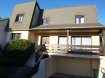 Maison Vente 4 chambres à Pont-à-Mousson - 210 000 € Maison secteur résidentiel. De conception originale, vous découvrirez une entrée menant au vaste séjour en accès terrasse et jardin, cuisine, séjour, bureau. salle d'eau. A l'étage, mezzanine, 3 chambres, salle de bains. Sous-sol complet avec garage.
