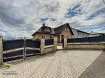 Maison Vente 3 chambres à Norroy-lès-Pont-à-Mousson - 335 000 € Belle propriété de 183 m2 proche de Pont-à-Mousson avec vue . Sur la commune de Norroy-les-Pont-à-Mousson, une maison de 183 m2 habitable. Le bien comprends, au rez de chaussée : - Un vaste espace de vie avec cuisine équipée donnant sur une grande terrasse. - Une suite parentale avec une salle de bain. - Une chambre. - Un WC Indépendant. A l'étage : - Une mézzanine. - Une chambre avec dressing. - Un bureau. - Une salle d'eau. Sous-sol complet avec grand garage, buanderie et cave. Cette maison est située dans un quartier calme proche de Pont-à-Mousson et de toutes commodités, avec accès rapide à l'autoroute A31, gare SNCF et TGV. N'hésitez plus et prenez contact avec l'un de nos collaborateurs afin d'obtenir plus d'informations !