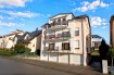 Immo Losch vous propose à la vente ce charmant studio situé au 1er étage d’une petite résidence de seulement 4 lots.

Le bien profite d’un emplacement calme et résidentiel, dans une rue agréable, tout en restant proche des commodités, des commerces, des transports en commun et des principaux axes routiers. Sa situation en fait un choix particulièrement intéressant, aussi bien pour y habiter que pour investir.

Le studio dispose d’une surface utile de 26,34 m² et bénéficie également d’une cave privative ainsi que d’un emplacement de parking extérieur privatif de 18,20 m², un réel avantage pour ce type de bien. 

Le studio se compose d’une pièce de vie lumineuse avec espace nuit, d’une cuisine, ainsi que d’une salle de douche avec WC. Sa vue agréable sur le jardin apporte un cadre de vie calme et confortable.

La résidence dispose également d’une buanderie commune et d’un grand jardin.

Grâce à son parking privatif, sa cave, son environnement calme et sa localisation recherchée à Dudelange, ce bien constitue une belle opportunité pour une première acquisition, un pied à terre ou un investissement locatif avec un bon potentiel.

Pour plus d’informations ou pour organiser une visite :

Immo Losch
Téléphone : +352 26 53 26 11
Email : info@immolosch.lu

 ---------- 
Immo Losch bietet Ihnen den Kauf dieses Charmanten Studios im ersten Stock eines kleinen Gebäudes mit nur 4 Einheiten an.

Die Immobilie befindet sich in einer ruhigen und wohnlichen Lage, in einer angenehmen Straße, in der Nähe von Annehmlichkeiten, Geschäften, öffentlichen Verkehrsmitteln und den wichtigsten Verkehrsachsen. Ihre Lage macht sie zu einer besonders interessanten Wahl, sowohl zum Wohnen als auch für Investitionen.

Das Studio verfügt über eine Nutzfläche von 26,34 m² und bietet außerdem einen privaten Keller sowie einen privaten Außenparkplatz von 18,20 m², ein echter Vorteil für diese Art von Immobilie.

Das Studio besteht aus einem hellen Wohnzimmer mit Schlafbereich, einer Küche sowie einem Duschraum mit WC. Der angenehme Blick auf den Garten sorgt für eine ruhige und komfortable Wohnumgebung.

Die Residenz verfügt auch über eine gemeinschaftliche Waschküche und einen großen Garten.

Dank seines privaten Parkplatzes, seiner Keller, seiner ruhigen Umgebung und seiner begehrten Lage in Dudelange stellt diese Immobilie eine schöne Gelegenheit für einen ersten Kauf, eine Feriendomizil oder eine Mietinvestition mit gutem Potenzial dar.

Für weitere Informationen oder um eine Besichtigung zu vereinbaren:

Immo Losch
Telefon: +352 26 53 26 11
E-Mail: info@immolosch.lu

 ---------- 
Immo Losch offers you for sale this charming studio located on the 1st floor of a small residence with only 4 lots.

The property benefits from a quiet and residential location, on a pleasant street, while remaining close to amenities, shops, public transport, and main roads. Its situation makes it a particularly interesting choice, both for living and for investing.

The studio has a usable area of 26.34 m² and also includes a private cellar as well as an outdoor private parking space of 18.20 m², a real advantage for this type of property.

The studio consists of a bright living room with a sleeping area, a kitchen, and a shower room with WC. Its pleasant view of the garden provides a calm and comfortable living environment.

The residence also has a common laundry room and a large garden.

Thanks to its private parking, cellar, quiet environment, and sought-after location in Dudelange, this property represents a great opportunity for a first-time purchase, a pied-à-terre, or a rental investment with good potential.

For more information or to organize a visit:

Immo Losch
Phone: +352 26 53 26 11
Email: info@immolosch.lu

 ---------- 
Immo Losch bitt Iech dëse léiwen Studio zum Verkaf un, dee sech am 1. Stack vun enger klenge Résidence mat nëmme 4 Appartementer befënnt.

D'Immobilie profitéiert vun enger roueger a résidentiller Lag, an enger agreabler Strooss, während se no bei den Notzungsberäicher, Butteker, ëffentlechen Transportmëttel an Haaptverkéiersachsen ass. Hier Lag mécht se zu enger besonnesch interessanter Wiel, souwuel fir selbst ze wunnen wéi och fir Investitiounen.

De Studio huet eng Notzfläche vun 26,34 m² a profitéiert och vun enger privaten Kellerrumm an engem privaten Parkplaz buiten vun 18,20 m², e wierklech Virdeel fir dëse Typ Immobilie.

De Studio besteet aus engem helle Liewensraum mat engem Schlofraum, enger Kichen, souwéi engem Duschzëmmer mat Toilette. D'friddereg Vue op den Gaart bitt eng roueg a bequem Atmosphär.

D'Résidence huet och eng gemeinschaftlech Wäschstull an en groussen Gaart.

Dank sengem private Parking, senger Kellerrumm, senger roueger Ëmgéigend an der nofroen Lag zu Diddeleng, stellt dëst eng flott Geleeënheet fir eng éischt Akaf, eng Zweetwunneng oder eng loyer Investitioun mat gutt Potential duer.

Fir weider Informatiounen oder fir eng Visitt ze organiséieren:

Immo Losch
Telefon: +352 26 53 26 11
Email: info@immolosch.lu