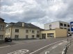 Entrepôt Location à Consdorf - 3 900 € Grand entrepôt avec hall d'exposition, d'une surface totale de 700 m2, offrant:
- hall d'exposition d'une surface de 250 m2 avec grande vitrine, petit bureau et WC
- entrepôt d'une surface de 450 m2 avec large porte coulissante,
Le hall avec l'entrepôt s'apprêtent idéalement pour garagistes, commerces de voitures d'occasions ou de pneus, ateliers mécaniques etc.
Disponible de suite.
Ref agence :1191