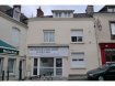 Immeuble de rapport Vente à La Ferté-Bernard - 97 590 € LA FERTÉ-BERNARD. C IMMOBILIER vous propose en centre ville de LA FERTÉ-BERNARD un immeuble pour investisseur comprenant :
- rez-de-chaussée : local commercial de 24 m² de deux pièces, plus sanitaire et évier dans une pièce au premier étage (actuellement libre, loyer précédent 280 euros)
- Au premier étage : un logement de 23 m² meublé et équipé comprenant cuisine/repas, une chambre, salle d'eau avec wc (actuellement libre, loyer précédent 260 euros)
- Au deuxième étage : un logement de 11 m² meublé, mansardé comprenant : une cuisine, une pièce, salle d'eau avec wc (actuellement libre, loyer précédent 205 euros)
- une cave en sous-sol
Loyer précédemment pratiqué pour l'ensemble 745 euros par mois hors charges.
L'ensemble des meubles et équipements des logements sont compris.
*Honoraires charge vendeur