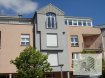 Penthouse Location 3 chambres à Sanem - 1 900 € Magnifique penthouse au dernier étage disposant d’une surface habitable de 110 m2 avec 2 terrasses de 21 m2 et 17 m2, composé comme suit :
Ascenseur avec accès privatif pour le dernier étage s’ouvrant sur un palier
Hall d'entrée avec WC d’hôtes
Cuisine équipée avec accès terrasse
Lumineux living (30 m2) avec accès terrasse
3 chambres à coucher (16, 14 et 12,70 m2), dont une avec accès terrasse
Salle de bain avec baignoire, douche, lavabo et WC
Au sous-sol se trouvent 2 caves, 2 garages fermés ainsi que la buanderie commune.
La résidence est proche des commerces, des transports publics et des grands axes routiers.
Pour tous renseignements supplémentaires ou pour convenir un rendez-vous pour une visite, veuillez nous contacter au (+352) 691 400 705 ou par email : info@17b.lu