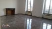 Appartement Location 3 chambres à Lunéville - 545 € c.c. Bel appartement entièrement rénové situé au 2ème étage sans ascenseur avec de beaux volumes, comprenant une entrée, trois chambres, une salle à manger/salon, une cuisine, une salle de bains avec douche et baignoire.
Chauffage individuel au gaz.
Fenêtre PVC.