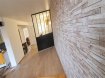 Appartement Location 2 chambres à Vincey - 680 € c.c. Sur les hauteurs de VINCEY, appartement entièrement rénové avec entrée indepéndante comprenant : entrée, bureau, chaufferie/buanderie. A l'étage, cuisine avec éléments (plaque de cuisson induction, hotte) ouverte sur séjour, 2 chambres avec placards, salle de bain avec toilettes. Volets électriques. Chauffage central gaz (chaudière à condensation neuve). Garage sur le côté de l'immeuble (1 véhicule) et petit coin atelier. Ordures ménagères et entretien de la chaudière pris en charge par le propriétaire. DPE en cours