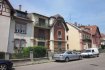 Appartement Location 2 chambres à Riedisheim - 550 € RIEDISHEIM : proche centre et super U appart F 4 - 80 m2 - e. RIEDISHEIM : proche centre et super U appart F 4 - 80 m² - en r.d.c pte maison de ville dégagement - salon et séjour 2 ch - cuis aménagée - salle d'eau agréable jardin commun sur l 'arrière chauff collectif fuel - eau chaude ind élec libre Loyer : 550 + 160 charges
