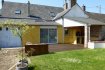 Maison Vente 3 chambres à Château-du-Loir - 155 000 € Maison de ville restaurée. Château du Loir, centre ville au pied des commerces, quartier calme, maison de 130 m² entièrement restaurée offrant : au rez de chaussée : une entrée, un vaste espace salon/séjour donnant sur le jardin avec un poêle à briques réfractaires, une cuisine aménagée et équipée ouverte, un bureau, un cellier. A l'étage : palier avec de nombreux rangements, trois chambres, une salle de bains avec douche, bain et wc, dressing. Double garage, terrasse avec espace barbecue, jardin sans vis à vis. Belles prestations, aucun travaux, possibilité d'aménager une chambre au rez de chaussée. Electricité aux normes , double vitrages partout. Restauration de qualité*Honoraires inclus charge acquéreur : 4.73% TTC (prix 148000.00 euros hors honoraires).