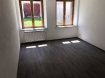 Appartement Vente à Remiremont - 57 500 € Un appartement au rdc type F2 de 40 m² comprenant: cuisine, séjour, 1 chambre séparée, 1 salle de douche, 1 WC séparé, cave. Chauffage électrique moderne. Une parcelle de terrain de 20 m².