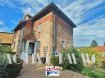 Maison Hayange 7 pièce(s) 162 m2. EN EXCLUSIVITÉ ! 
Une maison à découvrir pour apprécier pleinement ses volumes et son potentiel !

Sur la commune d'Hayange, idéalement placée au sein du quartier Faubourg Sainte-Catherine, proche du centre-ville et bénéficiant d'un environnement urbain avec commerces et services à proximité, devenez propriétaire de cette maison offrant de beaux volumes et un agréable potentiel, idéal pour une famille à la recherche d'un bien spacieux à proximité des commodités.

D'une superficie d'environ 162 m² habitables, elle propose une configuration permettant d'aménager confortablement les différents espaces de vie et de nuit.

Au rez de chaussée, vous apprécierez le hall d'entrée donnant accès à un double salon-séjour traversant de plus de 35m² ainsi qu'à une cuisine dînatoire avec accès à une terrasse en bois surplombant le terrain exposée plein Est et offrant une vue dégagée.
Un wc indépendant complète le confort du rdc.

Au 1er étage, 3 grandes chambres de 17m² chacune et une salle de bain avec baignoire et wc.
Au 2ème étage, vous disposez de 3 pièces complémentaires pouvant être aménagée selon vos besoins et envies (comme 3 chambres supplémentaires, ou salle de jeux, bureau, ...)

En complément, un sous-sol avec chaufferie, coin atelier et caves complètent le bien et offre un espace de rangement très appréciable et un accès au jardin à l'arrière clos et arboré.

Vous disposerez d'une facilité de stationnement dans la rue et la possibilité d'acquérir en sus un garage fermé à proximité de la maison, néanmoins le terrain permet de créer si besoin du stationnement directement sur la propriété.

Quelques travaux de modernisation sont à envisager afin de remettre cette maison au goût du jour et d'en révéler pleinement ses qualités.

Nb : DV PVC + VOLETS ROULANT  / CHAUDIÈRE GAZ 2022 / ABSENCE anomalie gaz / Présence d'Amiante dans la cave /  Anomalies Electrique

DPE réalisé le 28/08/2025 : logement classé E pour 234kwh/m²/an ainsi que E pour les émissions de gaz à effet de serre pour 51kg co²/m²/an.
Montant estimé des dépenses annuelles d'énergie pour un usage standard : entre 3 280€ et 4 490€ par an. Prix moyens des énergies indexés sur l'année 2021, 2022, 2023 (abonnements compris)
Les informations sur les risques auxquels ce bien est exposé sont disponibles sur le site Géorisques : www.georisques.gouv.fr ».

A VISITER SANS TARDER ! 
Frais d'agence à charge vendeur
Votre conseiller Immobilier : Marie PETITFRERE : 06 95 67 68 76