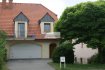 Maison jumelée Vente 5 chambres à Assel - 899 000 € SOUS COMPROMIS !! IMMO EXCELLENCE vous propose en exclusivité cette jolie maison jumelée d'une surface habitable d'environ 225 m2 ainsi que d'une surface utile d'environ 407 m2 sur un terrain de 4.90 ares.
La maison se compose comme suit : Au rez-de-chaussée vous trouvez : Un hall d'entrée, une salle-de-douche, un deuxième hall, deux chambres-à-coucher dont une avec accès sur un balcon. Au 1er étage vous trouvez : Un hall, trois chambres-à-coucher dont deux avec accès sur un balcon, une spacieuse salle-de-bains ainsi qu?une salle-de-douche.. Au 2ème étage vous trouvez une grande pièce de détente aux utilisations multiples ( fitness, cinéma, ?.. ). Au sous-sol vous trouvez : Une moderne cuisine équipée, un double séjour avec accès sur une spacieuse terrasse en bois exotique IPE de 50 m2, une chaufferie, ainsi qu'une cave.
Autres atouts de la maison : Poêle, Véranda ( Pergola ), Jardin entièrement aménagé, abris de jardin, appareil anti-calcaire de marque GRÜNBECK, chaudière de marque BUDERUS. Grand garage pour deux voitures ainsi que deux emplacements extérieurs.
A voir absolument !!
ASSEL se trouve à seulement 20 mintues du centre-ville de LUXEMBOURG et à 5 minutes de REMICH.
Assel (luxembourgeois: Aassel) est une section de la commune luxembourgeoise de Bous située dans le canton de Remich.
Ref agence :3426793