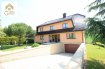 Villa Vente 6 chambres à Schengen - 1 780 000 € Très belle maison individuelle construite en 1995 idéalement située dans une rue sans issue et dans un quartier résidentiel. La propriété s'étend sur un terrain de 13,31 ares avec une superficie habitable d'environ 400m².Répartie sur 4 niveaux, elle vous offre de spacieux espaces de vie, aménageable de différentes possibilités.Vous découvrirez au Rez-de-chaussée : - Un grand hall d'entrée de 18,36m² - Un living de +/- 43m² avec cheminée,- Une cuisine équipée indépendante de 23,85m² avec accès à une véranda chauffée de 16,47m² avec vue sur le jardin aménagé avec plan d'eau,- Un débarras de 4,45m²,- Une chambre à coucher de 23,76m²- Salle de bain,- Toilette séparé,Au 1er étage :- Hall de nuit desservant 5 chambres à coucher,- 3 chambres de 17,98m² avec chacune un terrasse 3,80m²,- 2 autres chambres de 19,52m² et 20,55m²,- Salle de bain,- Toilette séparé,Au Grenier :- Grande pièce de vie aménagée en salle de détente avec un bar en chêne massif.- Débarras,- Plusieurs rangements sous les combles, Au sous-sol :- Toilette séparé,- Salle de douche,- Une cave à vin,- Un grand garage de 42,82m²,- Un espace atelier,- 3 caves.Pour plus de renseignements ou une visite (visites également possibles le samedi sur rdv), veuillez contacter le 28.66.39.1.Ref agence :72513