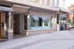 Immeuble de rapport Vente à Luxembourg-Centre ville - 12 420 000 € LUXEMBOURG-CENTRE VILLE, RUE PHILIPPE II, Immeuble de rapport à usage mixte, bureaux & commerce à vendre comprenant :
rez-de-chaussée et premier étage local de commerce d'environs 140 m2
deuxième étage :appartement/ bureau de 118 m2 + un studio de 30 m2
troisième étage :appartement/ bureau de 119 m2 + un studio 25 m2
quatrième étage :appartement/ bureau de 120 m2 + studio de 30 m2
cinquième étage : appartement/bureau de 119 m2 + studio de 29 m2
trois caves au sous-sol
contact et visites : Rosalba MAITRE téléphone : 691 550 189