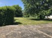 Terrain Vente à Fentange - 975 000 € Beau terrain à bâtir de 8a60 avec une maison à démolir.
Le terrain est orienté SUD/OUEST.
Il se propose idéalement pour la construction d’une maison unifamiliale libre des 4 côtés.
On peut construire +- 11 m de façade x 14 m de profondeur sur 2,8 niveaux.
L’objet est vendu sans contrat de construction.