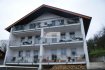 Appartement Vente 2 chambres à Bollendorf - 227 000 € IMMO EXCELLENCE vous propose en exclusivité un appartement d'une surface habitable d'environ 82.10 m2 situé au 1er étage d'une Résidence à seulement 5 unités. L'appartement se compose comme suit : Un hall d'entrée, un double séjour, une cuisine équipée, un spacieux balcon offrant de magnifiques vues dégagées sur toute la vallée, deux chambres-à-coucher, un débarras avec raccordement pour la machine-à-laver, une salle-de-douche ainsi qu'un emplacement extérieur.L'appartement se situe dans une rue calme et à proximité de toutes commodités. Bollendorf est une localité et commune allemandes situées dans l'arrondissement d'Eifel-Bitburg-Prüm du Land de Rhénanie-Palatinat.La commune est bordée au sud-ouest par la frontière luxembourgeoise et la Sûre (un affluent de la Moselle) qui la séparent du canton d'Echternach. Le village de Bollendorf se trouve sur la rive gauche de la Sûre