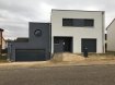 Maison individuelle Vente 4 chambres à Saulny - 499 500 € MODELLE DIGITAL Dans nos créations en demi-niveaux, l’idée est de placer la partie nuit au-dessus de la partie sous-sol (garage, buanderie) en intercalant la partie jour par un palier à mi-hauteur de l'escalier. De ce fait la séparation est bien marquée par les escaliers. Ce système constructif ne comporte en général pas plus de 2 fois 7 marches. Nos constructions partent généralement d'une forme géométrique simple de type rectangulaire mais il est facilement possible de la personnaliser suivant vos aspirations. Cette maison à toit plat de 147m², élégante et familiale réunit au RDC une entrée spacieuse, un espace ouvert salon/séjour cuisine répondant aux besoins de la vie de tous les jours. Les grandes ouvertures vers l'arrière donnent un accès direct à votre terrasse. L'étage propose 4 chambres dont une suite parentale avec dressing et une salle de douche privative. Inspirée des plus belles références de l'architecture moderne, nos créations se différencient des autres, car elles reflètent la volonté de leurs propriétaires de définir LEUR propre cadre de vie.... MAISONS BATIVIA la référence !!