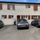 Maison mitoyenne Location 3 chambres à Baslieux - 950 € c.c. A LOUER A BASLIEUX (54 620) dans un charmant village de 520 habitants, maison mitoyenne des deux cotés, d'une superficie habitable d'environ 115m², offrant de beaux volumes et un aménagement fonctionnel.
MAISON DISPONIBLE A PARTIR DU 1ER SEPTEMBRE 2025.
LOYER 950€.
CHARGES MENSUELLES 40€ COMPRENANT :
L'entretien annuel de la chaudière au Gaz, la redevance des ordures ménagéres.
DEPOT DE GARANTIE 950€.
FRAIS D'AGENCE 990€.
AU REZ-DE-CHAUSSEE :
Une entrée dégagement, un cabinet de toilette, un cellier rangement, une cuisine équipée ouverte sur le salon-salle à manger avec accès direct à une cour d'environ 45m², idéal pour les repas en extérieur.
A L'ETAGE :
Un dégagement, 3 chambres avec placards intégrés, un dressing, une salle de bain avec baignoire, meuble vasque, placard de rangement, et un 2ème cabinet de toilette.
EXTERIEURS ET STATIONNEMENT :
UNE COUR DE 45M².
UN GARAGE;
Deux places de parking privatives situées juste devant la maison.
SITUATION COMMERCE ET SERVICES :
A 20 minutes de la frontière Luxembourgeoise et belge.
Petite Ecole élémentaire à CM2(maternelle + élémentaire).
Une boucherie-charcuterie.
Restauration rapide.
Institut de beauté et un salon de coiffure.