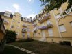 Appartement Vente 2 chambres à Differdange - 599 000 € DISPONIBLE DE SUITE
New Keys vous propose à la vente ce spacieux appartement d'une surface d'environ 115m2 au 2ième étage avec ascenseur d'une résidence bien entretenue à Differdange.
Spacieux et bien agencé, le bien se présente comme suit:
- Hall d'entrée,
- Living avec accès à un 1er balcon
- Cuisine équipée et séparée
- Grand débarras / buanderie
- Toilettes séparés
- Salle de douche avec toilettes
- 2 chambres à coucher dont une avec accès à un 2ième balcon
Pour compléter ce bien, vous profiterez d'un garage et d'une cave à titre privatif.
Proche de toutes les commodités.
N'hésitez pas à nous contacter au 352 691 216 830 ou par mail smarrocco@newkeys.lu pour plus d'informations et/ou une éventuelle visite.
COVID: Pour votre sécurité, nos visites sont effectuées avec des masques, des gants et limitées à 3 personnes par visite.
Les prix s'entendent frais d'agence inclus dans le prix et payable par le vendeur.
Nous recherchons en permanence pour la vente et pour la location, des appartements, maisons, terrains à bâtir pour notre clientèle déjà existante.
N'hésitez pas à nous contacter si vous avez un bien pour la vente ou la location.
Estimation gratuite.
Ref agence : 5003430