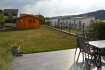 Maison Vente 4 chambres à Schieren - 1 149 000 € FIS Immo est fière de vous présenter une maison jumelée de haut standing, d'une très haute finition, construction très récente, située dans un quartier calme et agréable de Schieren. *) Au rez-de-chaussée on trouve un hall d'entrée avec WC séparé, un placard fait sur mesure qui sert de dressing, un grand living de 60 m2 et une cuisine équipée et séparée de 15 m2. Du living on a accès à la terrasse de 20 m2 ainsi que sur le jardin avec son petit chalet en bois. *) Au premier étage on trouve de nouveau un grand placard qui sert de dressing et 3 chambres à coucher dont 2 chambres ont accès à une autre terrasse de 20m2 avec une vue magnifique. En plus, on trouve une salle de bain très luxurieuse avec douche italienne, meubles et un jacuzzi. *) Au deuxième étage on trouve un living ainsi qu'un coin pour aménager une petite cuisine, ainsi qu'une chambre à coucher. On y trouve également une salle de bain avec douche. Sur cet étage il y a quatre Velux qu'on peut diriger avec télécommande. *) Au sous-sol il y a un garage pour deux voitures ainsi qu'un emplacement pour vélos, motos etc. Au sous-sol on trouve également une petite salle de fitness ainsi qu'un bureau de 20 m2. Il y a également une buanderie avec douche ainsi qu'une salle de chauffage à gaz. Vu la construction récente de cet objet, il reste encore 8 ans de garantie du constructeur ainsi de même sur l'installation de chauffage.
N'hésitez pas de nous contacter si vous avez des questions supplémentaires Tel: + 3526217278/925