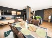 Appartement Lemberg 3 pièces 100 m². À Lemberg, Nord Sud Immobilier vous propose ce magnifique appartement 3 pièces de 100 m², situé en rez-de-chaussée.

Il se compose d'une entrée, d'une spacieuse pièce de vie de 45 m² avec cuisine ouverte entièrement équipée, d'une première chambre avec sa salle d'eau privative, d'un WC indépendant, d'un dégagement aménagé en espace bureau, ainsi que d'une seconde chambre et d'une salle d'eau principale.

À l'extérieur, vous profiterez d'une petite terrasse en bois à l'avant et d'un espace vert à l'arrière, accessible directement depuis la pièce de vie. Le bien est également complété par une pièce de stockage, un carport et un garage.

Loyer hors charges : 950€/mois.
Charges : 50€/mois (eau froide et assainissement).

Disponible immédiatement.

Les informations sur les risques auxquels ce bien est exposé sont disponibles sur le site Géorisques : www.georisques.gouv.fr

Vos agences Nord Sud immobilier à Sarreguemines, Rohrbach les Bitche, Bitche et Diemeringen.