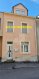 Maison mitoyenne Vente 3 chambres à Dudelange - 539 000 € ***** SOUS COMPROMIS *****
Maison mitoyenne, avec une surface d'environ 135 m2, érigée sur un terrain de 1 are composée comme suit :
Rez-de-chaussée :
Hall d'entrée, salon, cuisine équipée ouverte sur salle à manger et salon, une salle de douche.
1ier étage :
2 chambres à coucher.
2ième étage :
1 chambre à coucher mansardée, un grenier.
Sous-sol :
Chaufferie, cave, buanderie avec accès au jardin .
Extérieur :
Jardin avec exposition sud.
La maison est équipée de dalles en béton et se situe dans un quartier strictement résidentiel. Un arrêt de bus se trouve à proximité, le centre de Dudelange avec ses commerces se trouve à 10 minutes à pied. Écoles et crèches à proximité.
Pour tous renseignements supplémentaires ou pour convenir un rendez-vous pour une visite, veuillez nous contacter par téléphone au (+352) 691 400 705 ou par mail : info@17b.lu
