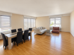 Appartement F5 de 131 m² ? 6? étage avec ascenseur ? Cave et parking intérieur  
Situé au 6? étage d'une résidence avec ascenseur, cet appartement de 131 m² offre de beaux volumes et une distribution fonctionnelle.  
Il se compose d'une entrée avec placards, d'un vaste double séjour lumineux, d'une cuisine équipée avec accès à une loggia fermée aménagée en buanderie, de trois chambres spacieuses, d'une salle de bains avec baignoire ainsi que de WC indépendant. Deux celliers et de nombreux espaces de rangement complètent l'ensemble.  
Les prestations comprennent :  
? Double vitrage PVC.  
? Volets roulants.  
? Chauffage collectif au gaz avec répartiteurs individuels.  
? Cave.  
? Place de stationnement intérieure.  
? Possibilité d'installer une borne de recharge pour véhicule électrique.  
Les charges mensuelles de 310 € comprennent notamment le chauffage, l'eau chaude et froide, l'ascenseur ainsi que l'entretien des parties communes.  
La résidence bénéficie d'un ascenseur entièrement rénové en 2025. Une étude est en cours concernant un projet de rénovation énergétique de la façade.  
DPE : D  
Taxe foncière : 1 830 €  
Un appartement offrant de beaux volumes, de nombreux rangements et des prestations recherchées, idéal pour une famille ou pour toute personne souhaitant profiter d'un logement spacieux dans une résidence bien entretenue.