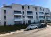 Appartement Location à Luxembourg-Cessange - 1 125 € L'agence immobilière Schaus vous propose ce charmant studio, se composant:
D'un living/séjour avec une cuisine équipée ouverte récente et une salle de douche avec WC.
A cela s'ajoute une grande terrasse (env.15m2) et un emplacement intérieur.
L'appartement est situé à 5 minutes du Centre Ville ainsi que du zoning de Howald avec ses petits et grands commerces.
Arrêt d'autobus à proximité.
