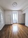 Appartement Vente 3 chambres à Metz-Gare - 305 000 € Dans le triangle impérial, nous vous proposons un très bel appartement de charme à 3 minutes de la gare, mettis et bus. Idéal pour un beau projet familial, ce bien de 126.43 m² bénéficiant d’un balcon se situe au 4 -ème étages avec ascenseur au sein d’un immeuble haussmannien.
Cet appartement peut être configuré selon les besoins soit en « 1 double-salon + 3 chambres », soit en « 1 salon + 4 chambres ». Sa cuisine est indépendante et équipée avec accès sur le balcon. Sa salle de bain est équipée d’une baignoire. Quatre placards complètent l’appartement. Toilettes indépendantes. Une cave est vendue avec l’appartement.
Charme de l’ancien, parquet, moulure, hauteur sous plafond. Le charme ne peut qu’opérer !