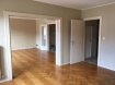 Appartement Vente 3 chambres à Thionville-Centre Ville - 248 000 € Appartement F5 de 120m2 situé au 5ème étage avec ascenseur d'une résidence de standing proche du centre ville.
Cet appartement comporte une entrée spacieuse avec placard, un double séjour (41m2), cuisine équipée, dégagement avec placards, cellier, 3 chambres, une salle de bains avec baignoire, une salle d'eau avec douche, WC.
Un grenier, une cave et une place de parking intérieure.
Double vitrage PVC, volets électriques, chaudière neuve, chauffage collectif avec décompteur.