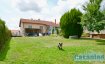 Maison Vente 4 chambres à Freistroff - 252 000 € FREISTROFF. En Exclusivité chez CASANIED, spacieuse maison individuelle de bonne construction. Elle se compose d'un grand salon - salle à manger avec cheminée, cuisine équipée avec accès véranda et terrasse, 4 chambres, salle d'eau avec douche à l'italienne, 2 wc séparés, garage deux voitures, chaufferie, caves et atelier indépendant. Le tout sur un terrain clos de 11 ares 49 avec piscine et terrasse couverte.