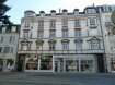 Appartement Location 1 chambre à Mulhouse - 550 € c.c. MULHOUSE Avenue Kennedy (accès DIRECT TRAM & Hyper Centre).
Appartement de type F2 d'une superficie 57m² situé au 1er étage.
Il dispose d'un grand Séjour / Salle à manger, son espace Cuisine avec sa Cusine Equipée Neuve et 1 grande chambre de 18m². La Salle de Bains est carrelée et dispose d'un grande baignoire d'angle.
Le Chauffage est individuel au GAZ.
Double vitrage (avec GRANDE surface vitrée).