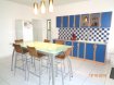 Maison Vente 3 chambres à Hersin-Coupigny - 187 000 € Individuelle Hersin Coupigny 130 m². Individuelle bâtie sur 1312 m² entièrement rénovée, avec de beaux volumes se composant de : Grande cuisine meublée de 23 m², salon- séjour ouvert, salle d' eau avec coin buanderie , WC. A l' étage un couloir distribuant trois grandes chambres parquetées. Grenier isolé. Garage deux voitures avec porte sectionnelle et allée privative, deux terrasses, magnifique jardin arboré. PVC double vitrage, chauffage central au gaz de ville, Tout à l' égout.Rare sur le secteur, on pose les meubles ! Coup de coeur assuré !RENSEIGNEMENTS UNIQUEMENT AU 0.19.43.97.29Delphine UNILOWSKI dont 3.89 % honoraires TTC à la charge de l'acquéreur.