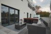 Appartement Location 1 chambre à Luxembourg-Kirchberg - 3 500 € L'agence IMMO MAX vous propose de venir découvrir ce magnifique Loft idéalement situé à Luxembourg-Kirchberg
Il se compose d'une grande pièce prinicpale avec sa cuisine entièrement équipée d'une grande marque italienne, ainsi q'un coin chambre avec sa salle de douche et son dressing, le tout avec accès à une terrasse de 50m² sans vis à vis.
Tous les matériaux utilisé sont haut de gamme et l'appartement dispose aussi de la domotique.
A cela s'ajoutent un garage,un cave et peut etre loué avec les meubles.