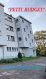 Appartement Vente 1 chambre à Uckange - 70 000 € * A 1 MN D' UCKANGE, APPARTEMENT DE TYPE F2 DE 55 M² A ACQUERIR RAPIDEMENT *. Sandrine Di Francesco au 06 33 83 40 82 ( titulaire de la carte professionnelle de la chambre des commerces Siret :78900935400018 ) vous propose cet appartement idéal : TRAVAILLEURS LUXEMBOURGEOIS / PRIMO-ACCEDANT.
Idéalement situé, à 1 mn d' uckange ( à la sortie de Richemont ) en rez-de-chaussée proche de toutes les commodités,écoles, gare d' hagondange, médecins,commerce, 1 minute de l' A31 pour rejoindre le Luxembourg, appartement de type F2 de 55 m² pour première acquisition ou à but locatif.
Son agencement : une buanderie à réhabilité, un salon de 13 m², une chambre de 13 m², une cuisine aménagée indépendante, ainsi qu' une salle d' eau avec wc. Pour compléter ce bien, la jouissance d'une place de parking. Appartement à rafraîchir au niveau des peintures et des goûts de chacun.
*Les visites auront lieu uniquement après un premier entretien téléphonique.*
Copropriété de 2 lots (Pas de procédure en cours).
Charges annuelles : 600.00 euros.