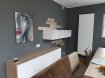 Duplex Location 2 chambres à Pommerloch - 1 350 € Appartement ? Duplex au 2e étageSurface habitable avec terrasse : 100 m2Classification énergétique : B-BAnnée de construction : 2014Appartement partiellement meublé Hall d'entrée Vestiaire / armoire avec emplacement machine à laver et séchoirWC séparéGrand living-salle à manger Cuisine équipée ouverte haut de gamme avec coin de repas (34,64 m2)Terrasse (15,84 m2)Chambre parentale (13,01 m2) avec armoire murale et accès vers la salle de bains (baignoire avec séparation douche, WC, meuble lavabo)1 chambre à coucher (10,24m2)à l'étage : Hall de nuit, living meublé, bureau, débarrasCave (6,48 m2)Garage fermé (14,99 m2)Loyer : 1.350€ Avance sur charges : 250 € Caution : 2.700 € Frais d'agence : 1.579,50€ Contrat de travail CDI demanderPas d'animaux Libre le 1er août 2021Maisonettewohnung im 2. Stock, teilweise möbliertWohnfläche mit Terrasse: 100 m2Energieklasse: B-BBaujahr: 2014FlurGarderobe - Schrank mit Platz für Waschmaschine und TrocknerWCGroßes Wohn-EsszimmerHochwertige offene Küche mit Essbereich (34,64 m2)Terrasse (15,84 m2)Hauptschlafzimmer (13,01 m2) mit Einbauschrank und Badezimmer (Badewanne mit Duschabtrennung, WC, Waschbecken)1 Schlafzimmer (10,24m2)in der oberen Etage: Flur, möbliertes Wohnzimmer, Büro, AbstellraumKeller (6,48 m2)Geschlossene Garage (14,99 m2)Miete: 1.350 €Nebenkosten: 250 €Kaution: 2.700 €Vermittlungsgebühr: 1.579,50 €CDI (unbefristeter Arbeitsvertrag) obligatorischKeine TiereVerfügbar ab 1. August 2021