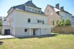Maison individuelle Vente 3 chambres à Strassen - 1 450 000 € STRASSEN Belle maison individuelle libre de 4 côtés, entièrement rénovée, de +-190 m2 sur 4.50 ares de terrains et comprenant : hall d’entrée avec vestiaire et WC séparé, grand living de 36 m2, nouvelle cuisine équipée avec accès balcon à l’arrière, un bureau, premier étage : chambre parentale avec placards intégrés, vue sur le parc, une salle de douche en suite avec WC, deux chambres à coucher, une salle de bains avec baignoire et WC, sous –sol : couloir de distribution, une salle de douche avec WC, buanderie et chaufferie avec chauffage au gaz, deux pièces pouvant servir de chambres d’amis, un garage fermé, cave à l’extérieur, terrasse, beau jardin à l’arrière avec vue sur le parc,
Libre de suite
Contact et visites : Rosalba MAITRE téléphone : 691 550 189