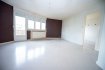 Appartement Vente 2 chambres à Florange - 89 000 € Bel f3 proche accès autoroute. Bel appartement type F3 dans une petite copropriété proche des commerces et accès autoroutes ( A30 et A31). Situé au deuxième étage, composé d'un spacieux séjour avec accès balcon, de 2 chambres, d'une cuisine meublée et d'une salle de bain avec toilettes séparé. Chauffage individuel gaz, et parking à proximité.A SAISIR