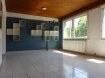 Maison mitoyenne Vente 4 chambres à Longwy - 165 000 € Situé au tivoli, maison mitoyenne T6, SOUS-SOL: garage porte motorisée, chaufferie, buanderie, cave avec accès jardin, RDC: entrée, placards, cuisine ouverte sur salon, séjour et salle à manger avec accès jardin, salle de bains, w-c, ETAGE: 3 chambres, COMBLES: 1 chambre. DVPVC.