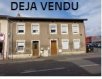 Immeuble de rapport Vente à Hettange-Grande - 189 000 € Immeuble Hettange Grande. Immeuble composé de 3 appartements .
Le premier appartement , en duplex, disposant d'une entrée privative et d'un petit jardinet est actuellement loué.
La seconde entrée mène à deux appartements de 60 m² (RDC) et 76 m² (1er étage).
L'appartement du rez-de-chaussée se compose d'une cuisine de 14,20 m², avec accès à une terrasse (avec cabanon), un salon-séjour de 26 m², une chambre parquetée de 7,59 m² et d'une salle de bain avec WC de 3,6 m².
L'appartement sis au 1er étage, nécessite des travaux avant sa remise en location. Il se compose d'une cuisine de 14 m², un salon de 16 m², une pièce borgne de 13 m² (salon télé), une chambre de 15 m², une salle de bain de 4 m²; le palier de 14 m² peut être aménagé et transformé en surface habitable.
Double vitrage, chauffage au gaz. Tel 03 82 57 31 87