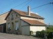 Maison mitoyenne Vente à Jarny - 87 000 € JARNY : 87 000 ' FAIA SAISIR sur un terrain de 11 a 15 maison individuelle avec de beau volumes comprenant entrée, cuisine équipée, salon / séjour, cinq chambres, salle de bains, chaufferie, cave, remise, garage et jardin Double vitrage, DPE en cours TRAVAUX A PREVOIRHonoraires charge vendeurTEL 06.150.144.36Ref agence :2284645